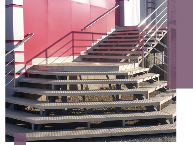 Лестницы для магазина в Сарапуле — изготовление и монтаж