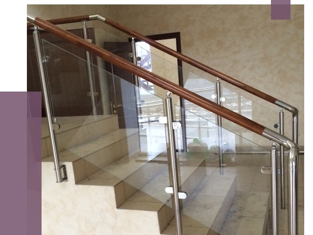 Комбинированные перила из металла и дерева в Сарапуле