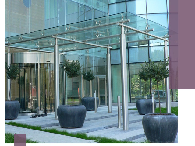 Навесы из стекла на заказ в Сарапуле — монтаж и установка