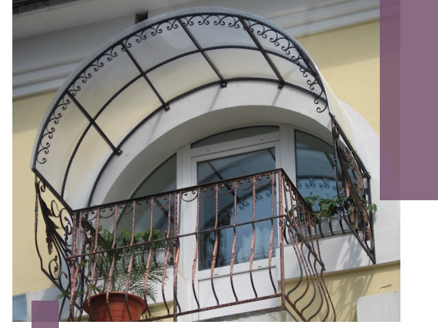 Козырьки над балконом в Сарапуле — изготовление и монтаж