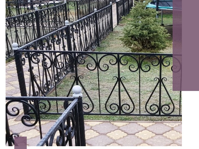 Кованые газонные ограждения под ключ в Сарапуле